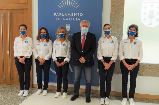 As participantes no “Reto Pelayo Vida” visitan o Parlamento de Galicia